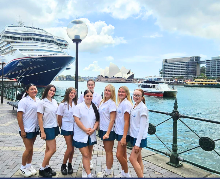 Group of girls posing with the Sydney Opera House in the background